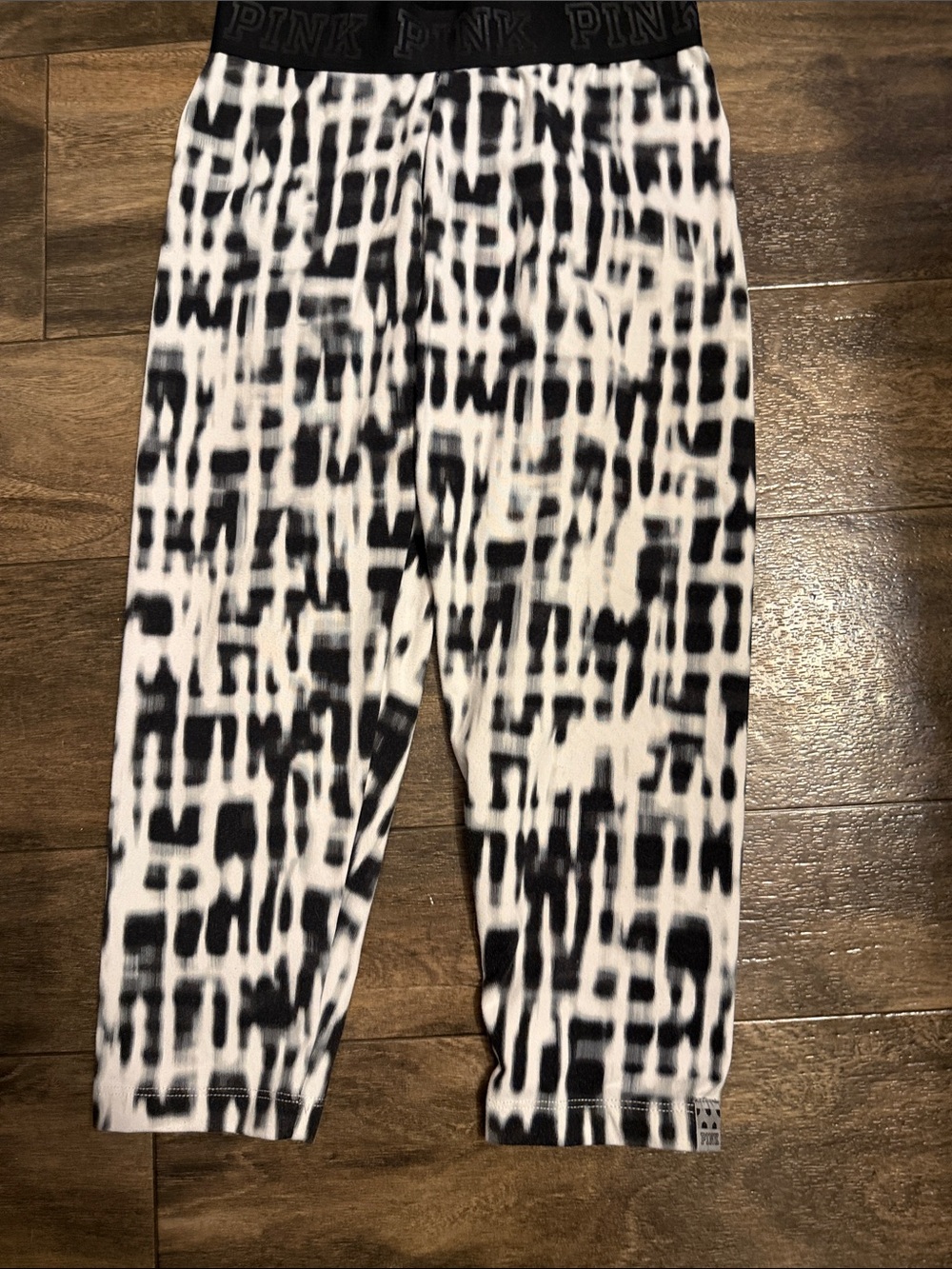 PINK Victoria's Secret Black & White Abstract Print Leggings